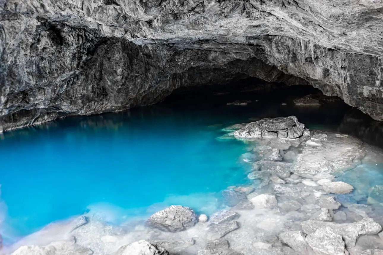 Zeus Mağarası doğal havuz